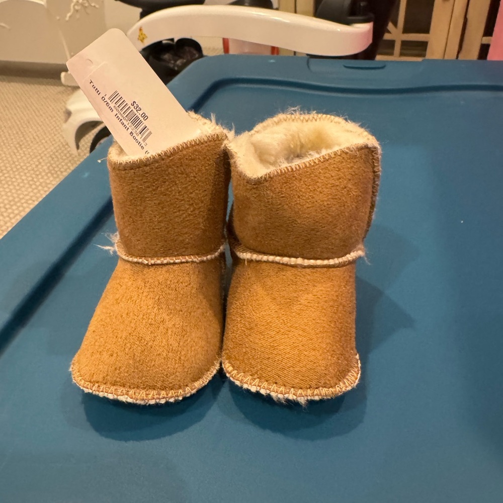 NWT INFANT BOOTIES